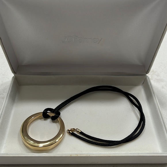 jcpenney Jewelry - Y2K gold tone circle necklace